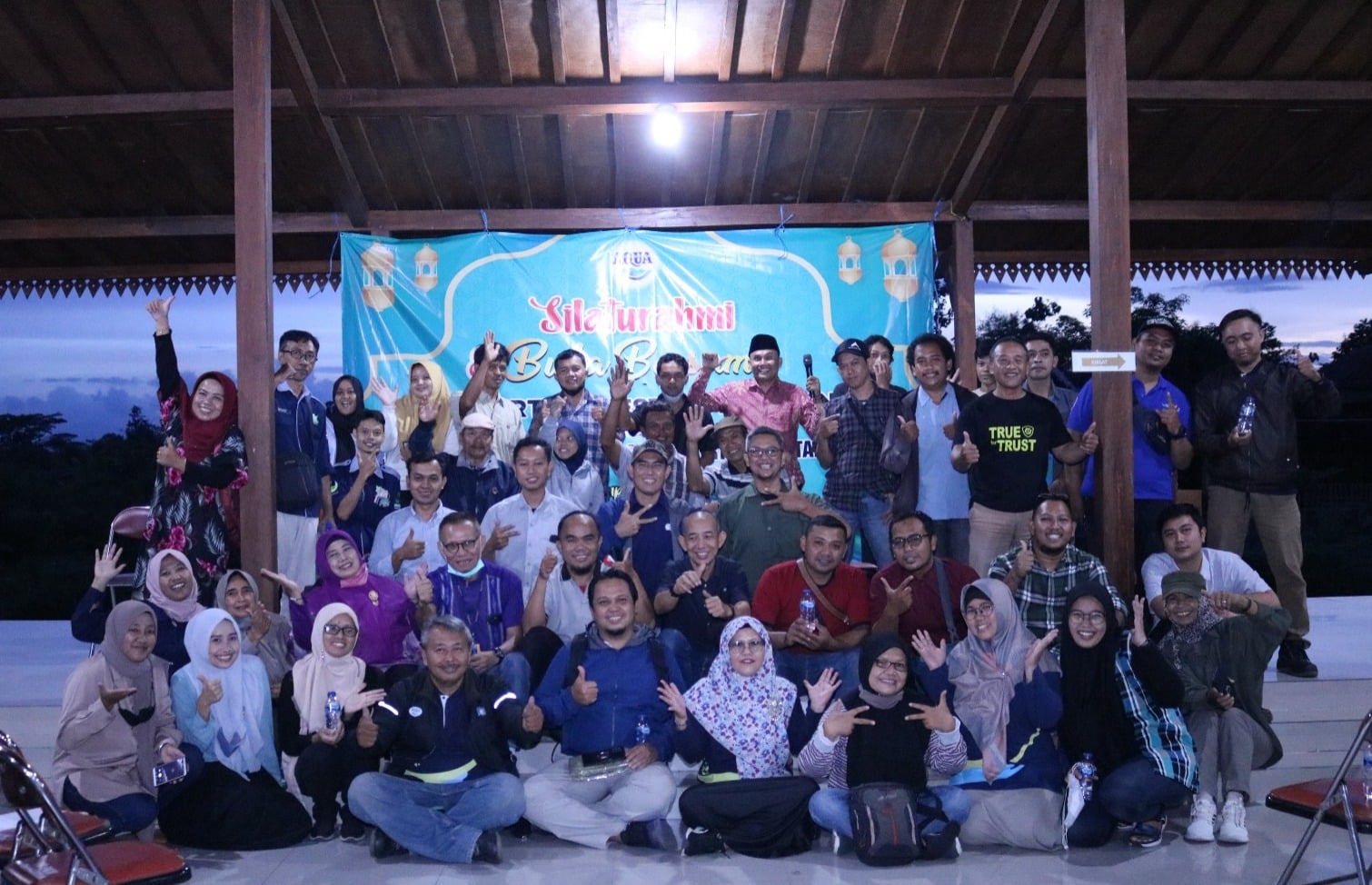 PT Tirta Investama menggelar kegiatan silaturahmi dan buka bersama mitra pemberdayaan masyarakat dan jurnalis 