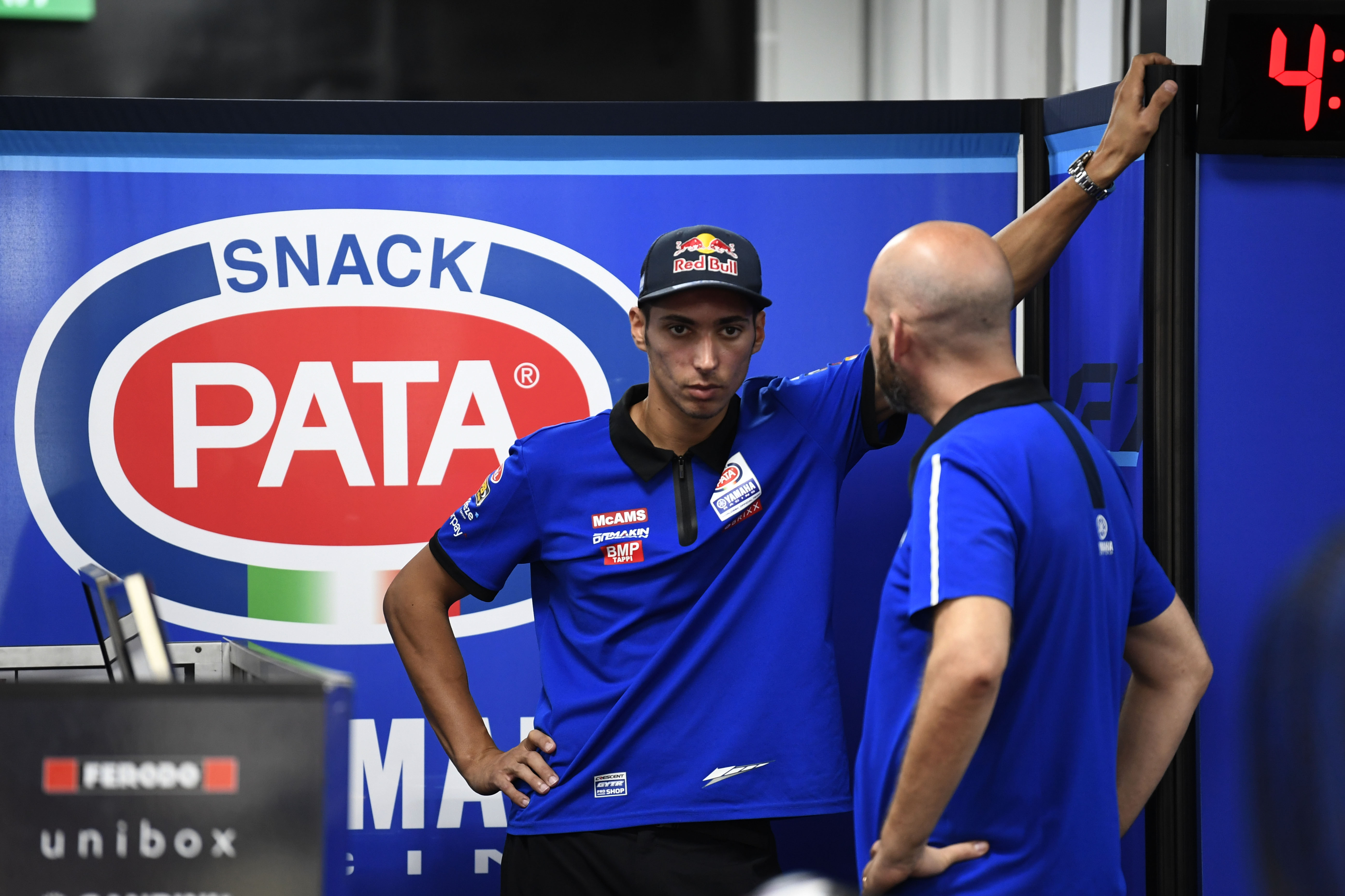 Pembalap Pata Yamaha With Brixx WorldSBK Toprak Razgatlioglu (kiri).