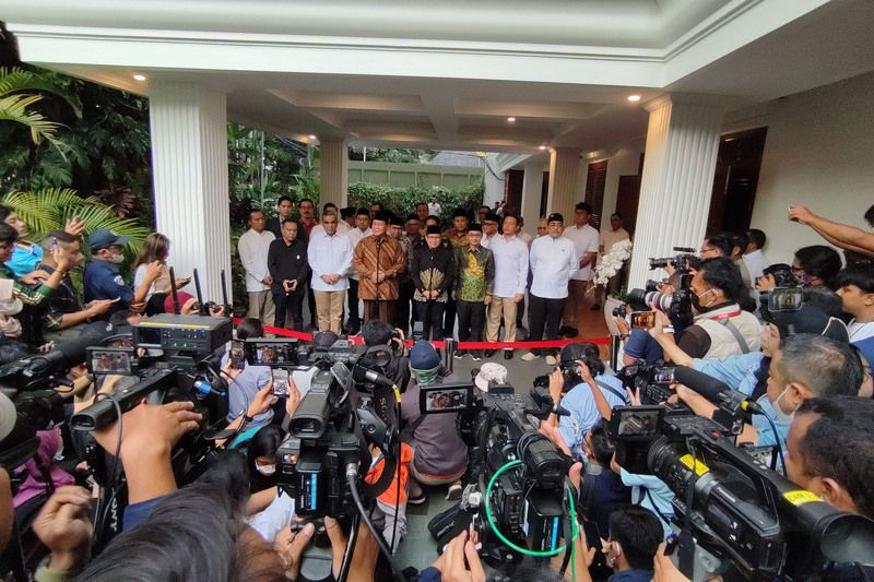 Ketum partai saat bertemu dan diduga membahas koalisi besar.