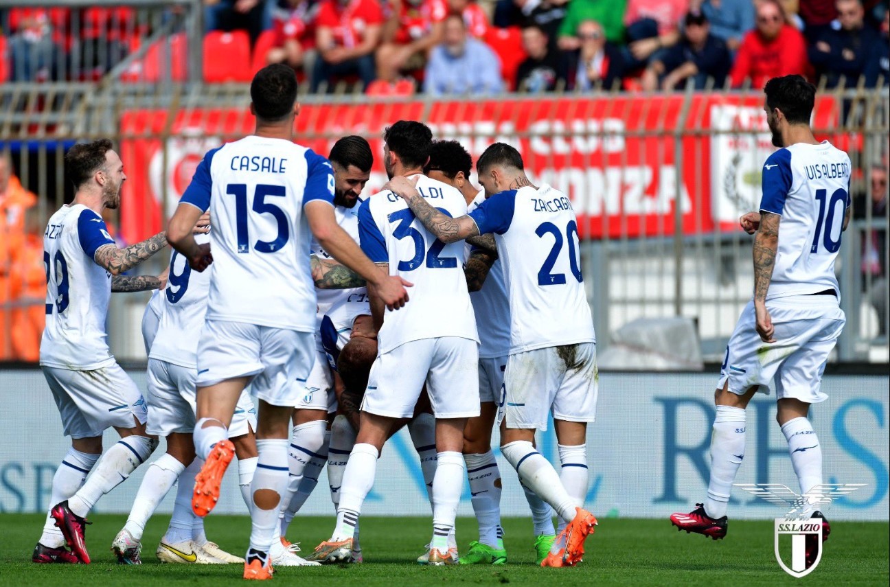 Para pemain Lazio melakukan selebrasi usai mencetak gol ke gawang Monza di laga Serie A.