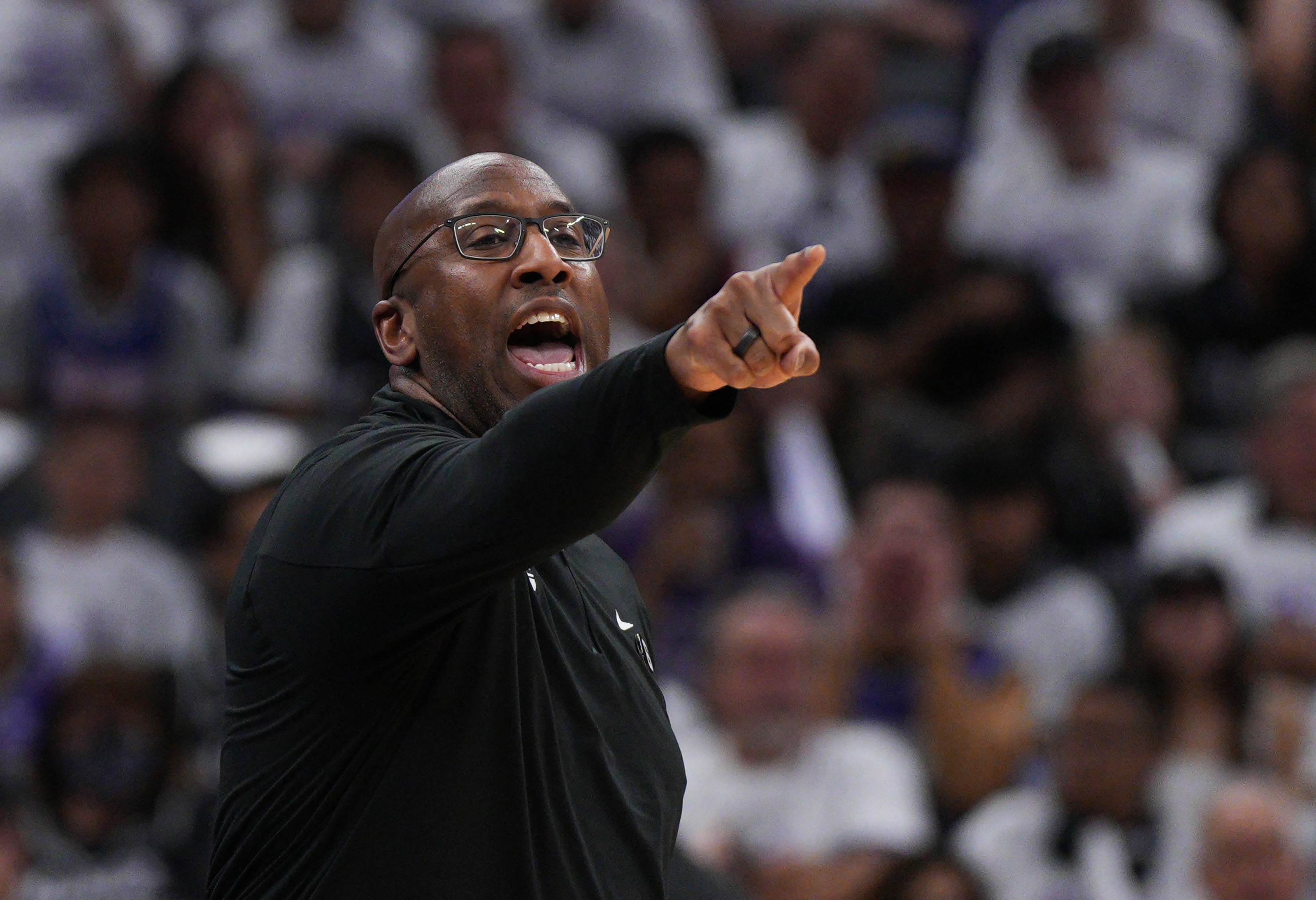 Pelatih Sacramento Kings Mike Brown