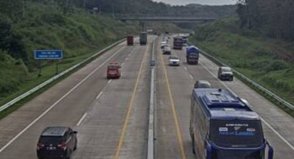 Jalan tol di wilayah Jawa Tengah sudah menunjukkan peningkatan volume kendaraan