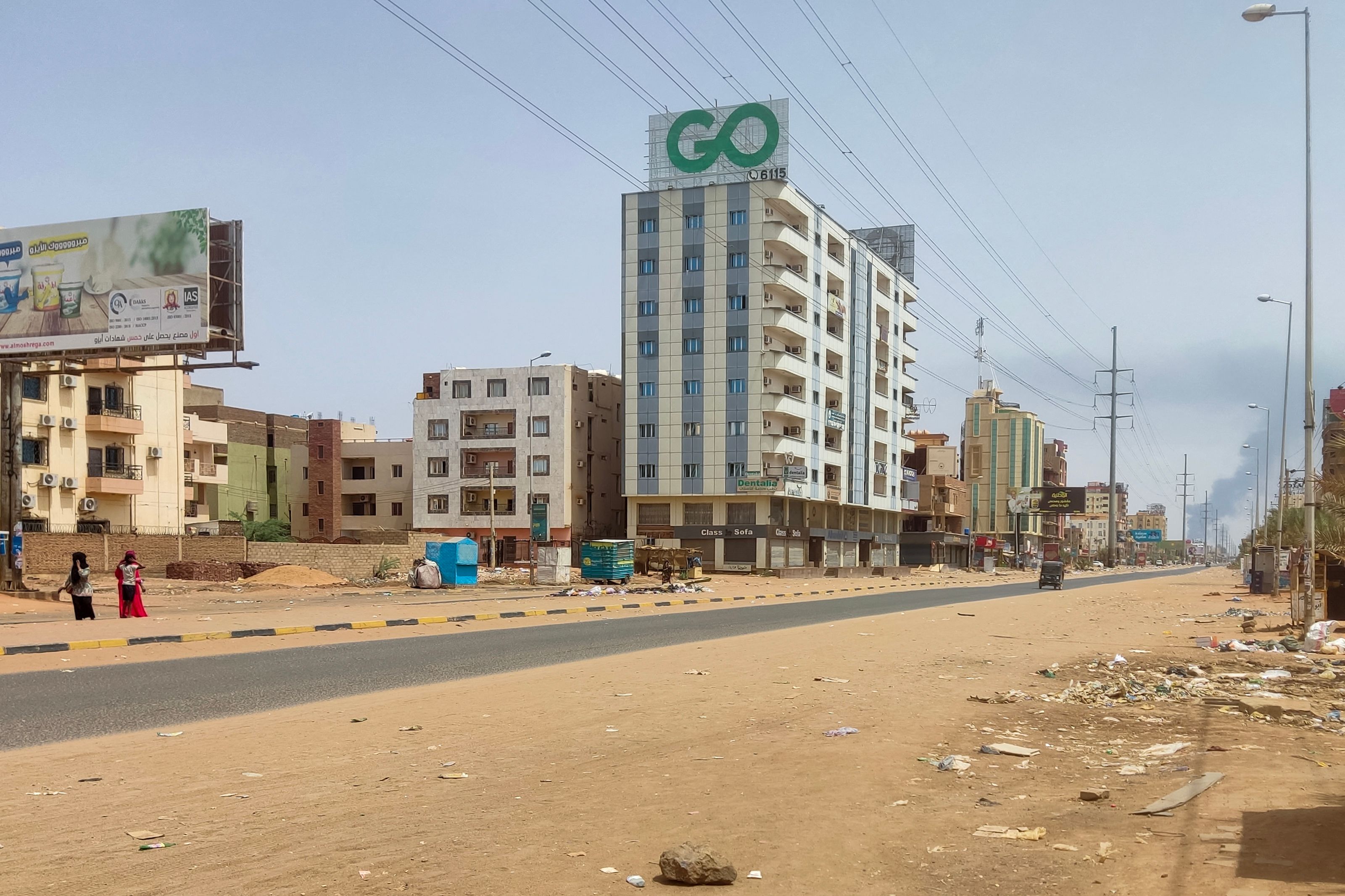 Asap mengepul di ibu kota Sudan, Khartoum yang jadi lokasi utama perang saudara