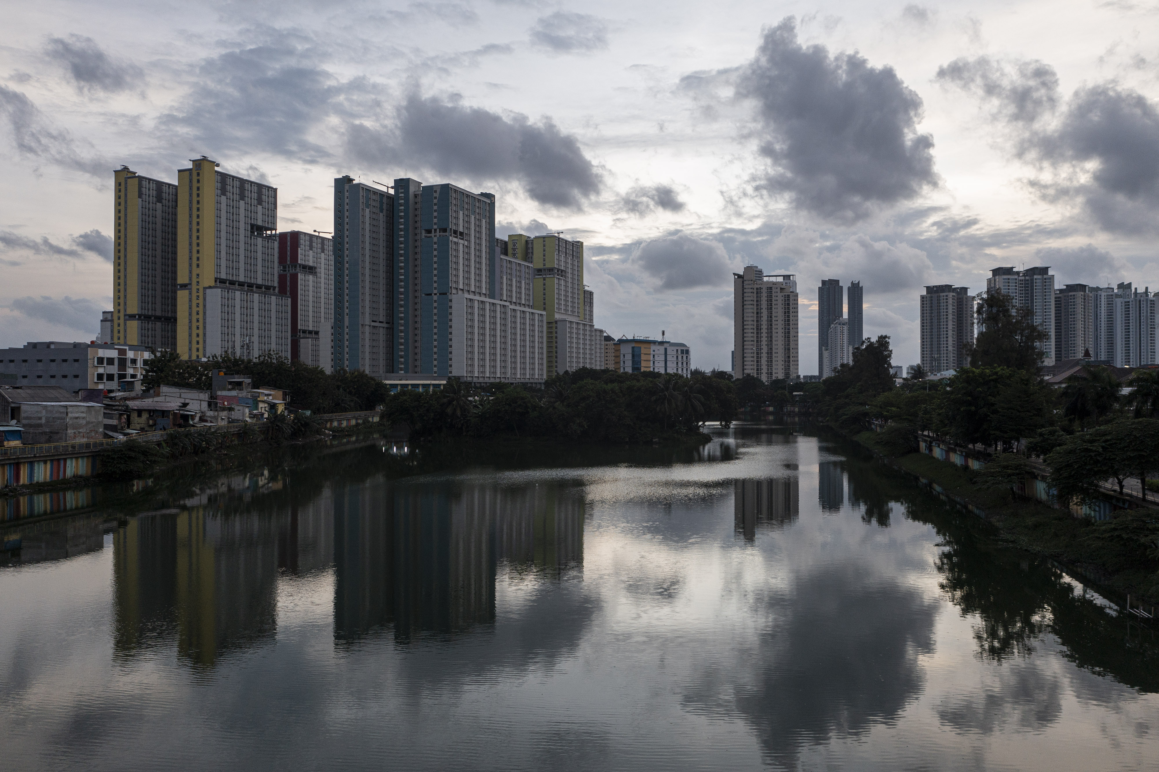 Covid-19 Nyaris Sentuh Angka 1.000 Kasus Baru