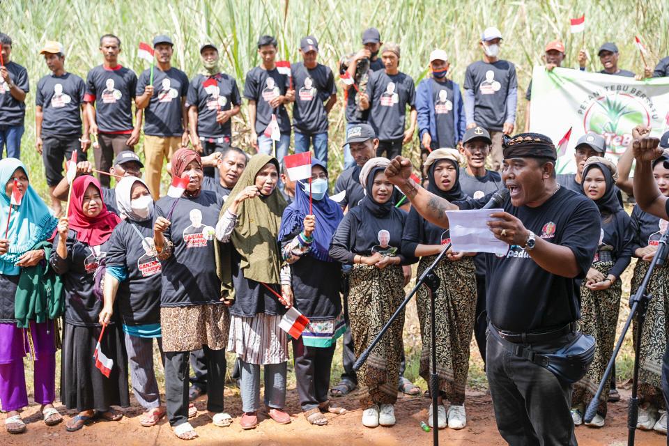 Para relawan yang tergabung dalam Petani Tebu Ogan Komering Ilir, Sumatra Selatan, menggelar silaturahmi