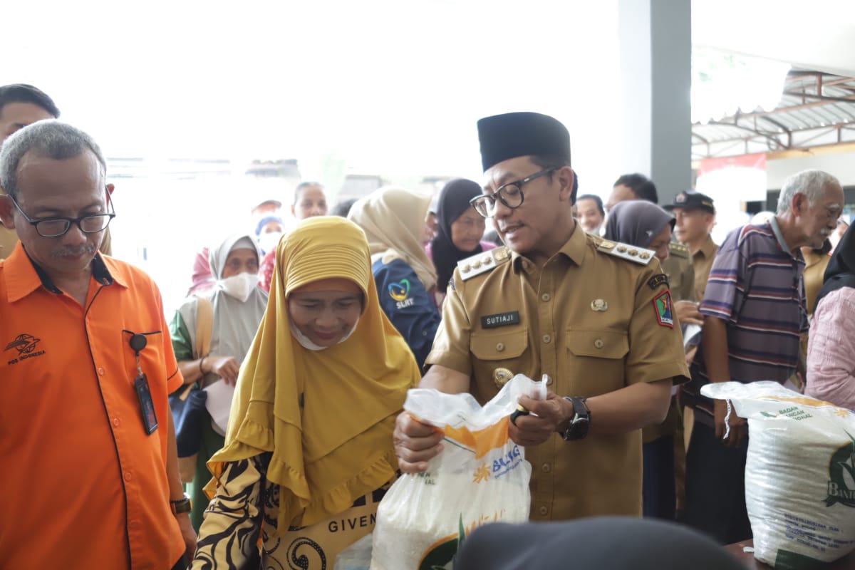Bantuan Beras Amankan Pangan Warga Malang