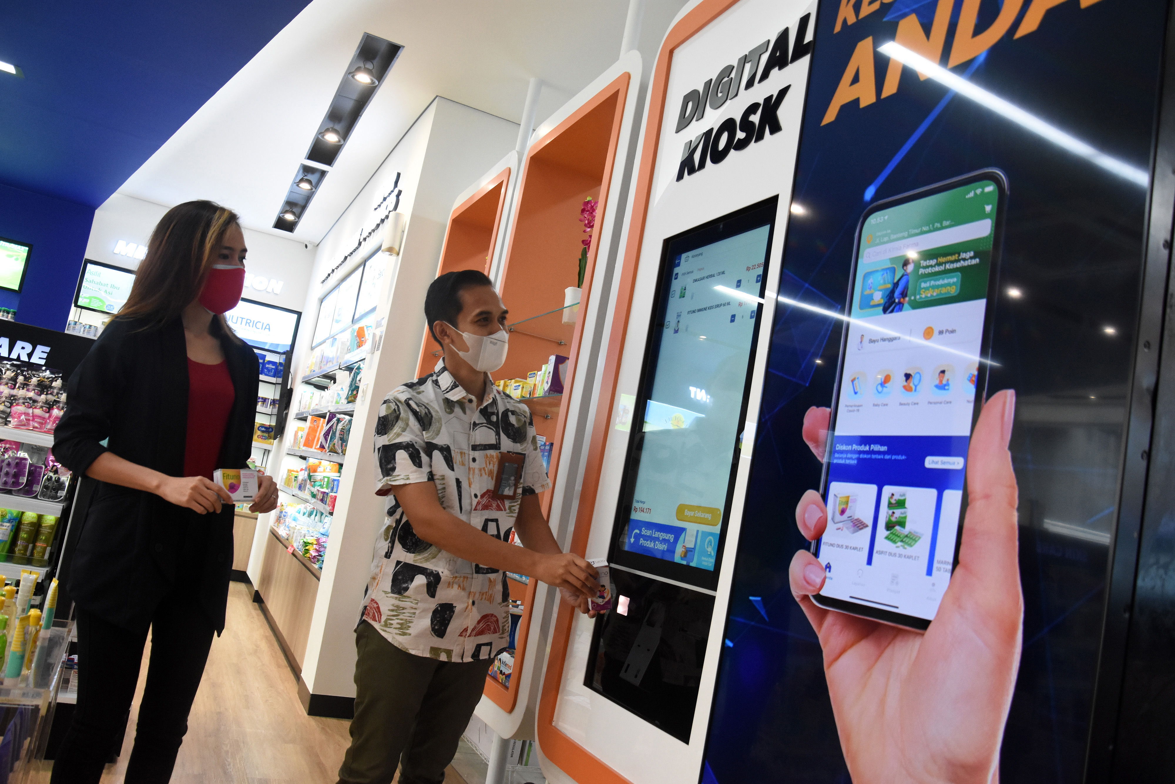 Rebranding Apotek Kimia Farma. 