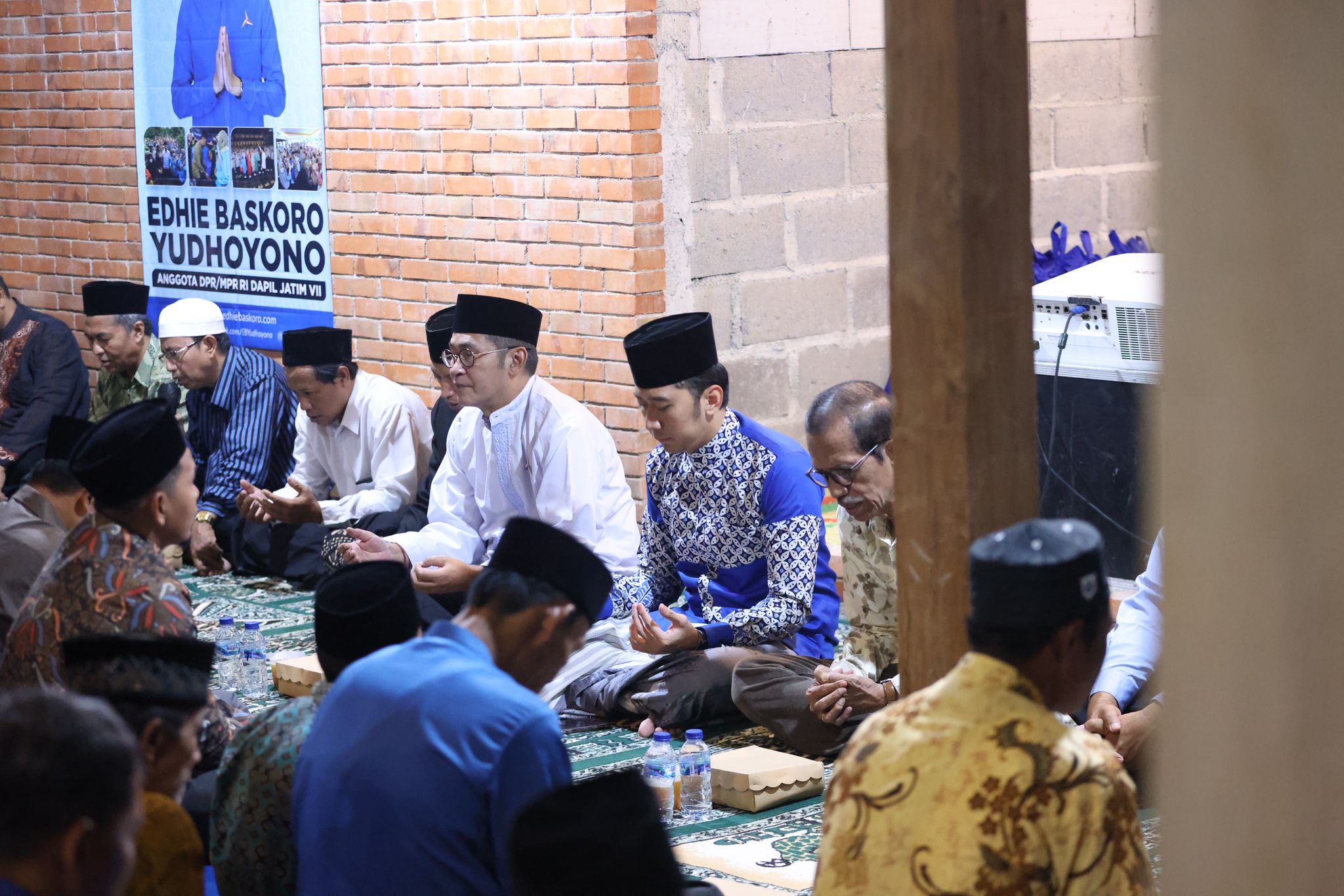 Ketua Fraksi Partai Demokrat DPR RI, Edhie Baskoro Yudhoyono atau Ibas menggelar Safari Ramadan di Magetan, Jatim.
