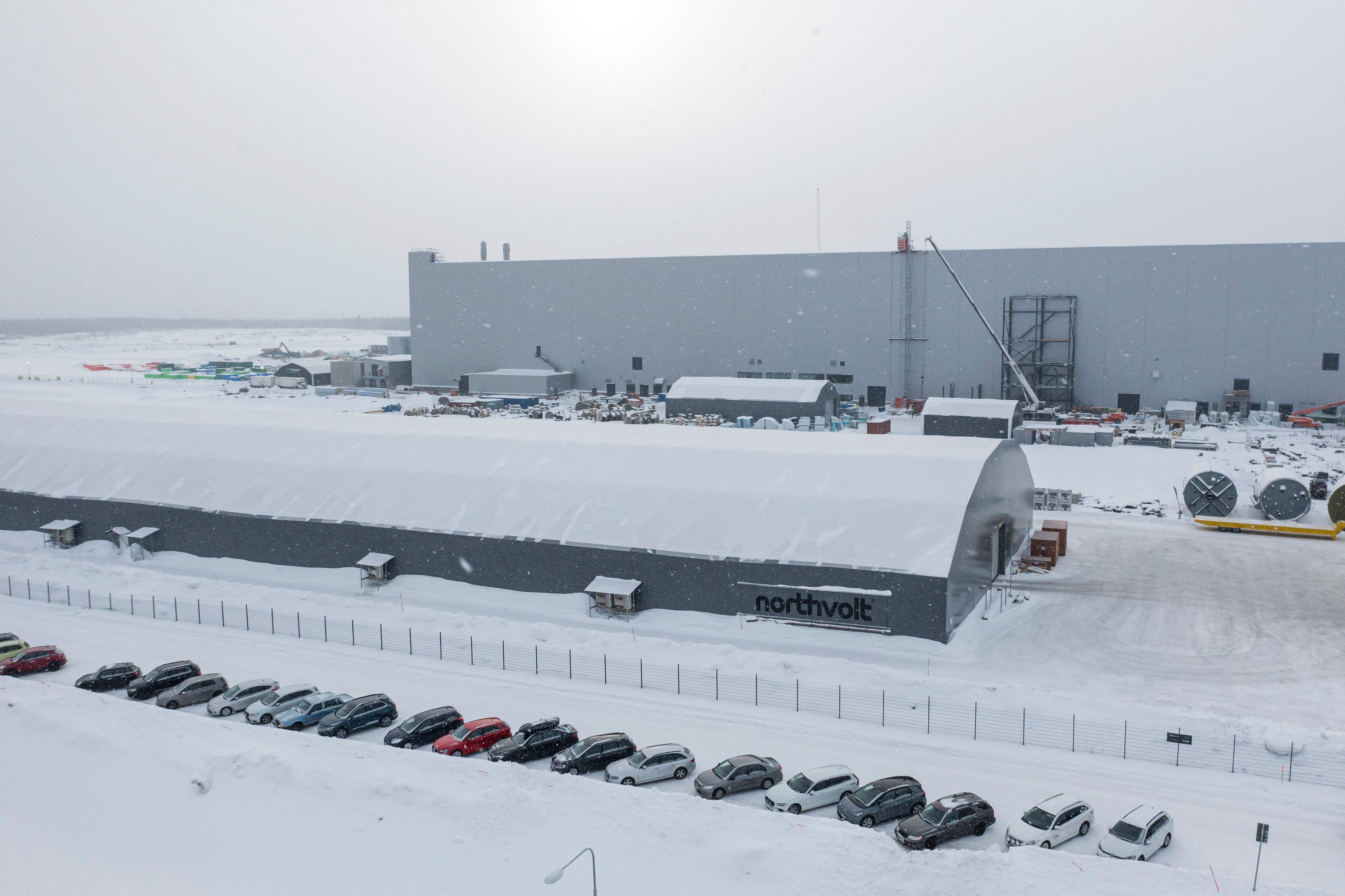 Sebuah pabrik di Swedia terselimuti oleh salju
