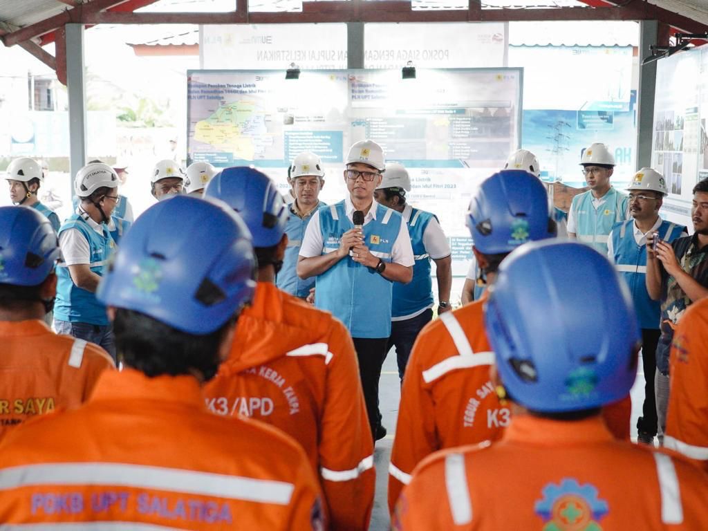 Dirut PLN Darmawan Prasodjo memimpin apel siaga kelistrikan nasional di Gardu Induk 150 kilovolt (kV) Bantul, Yogyakarta, Sabtu, (22/4).