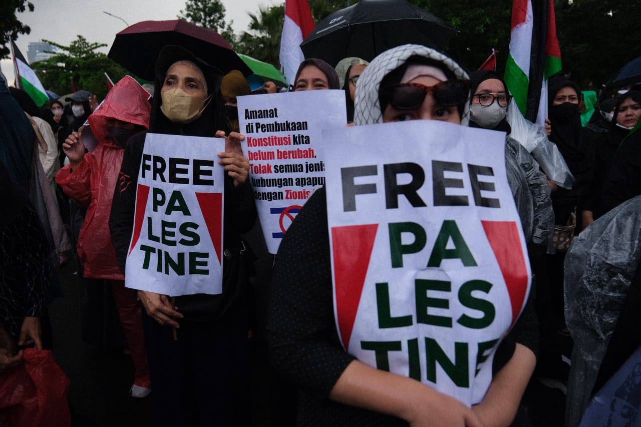 Komite Solidaritas Palestina dan Yaman (Kospy) menggelar aksi damai di depan Kedubes AS, di Jalan Medan Merdeka Selatan, Jakarta.