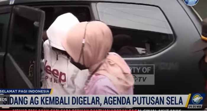 Kedatangan AG pada sidang putusan sela di Pengadilan Negeri Jakarta Selatan.