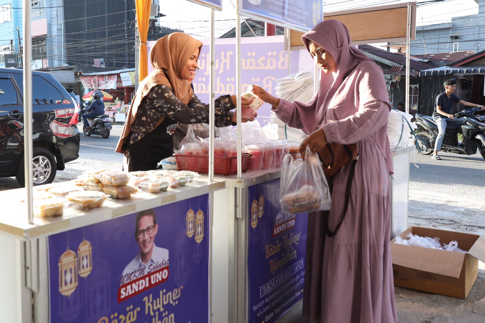 Lapak berjualan untuk UMKM yang digelar UMKM Sahabat Sandi di Pekanbaru, Riau