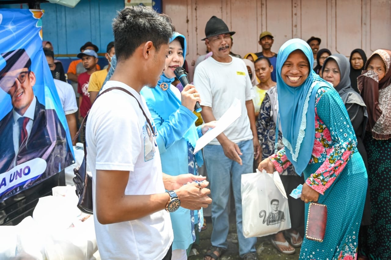 Penyelenggaraan Bazar sembako murah Baur Sandi Uno di Indramayu, Jawa Barat