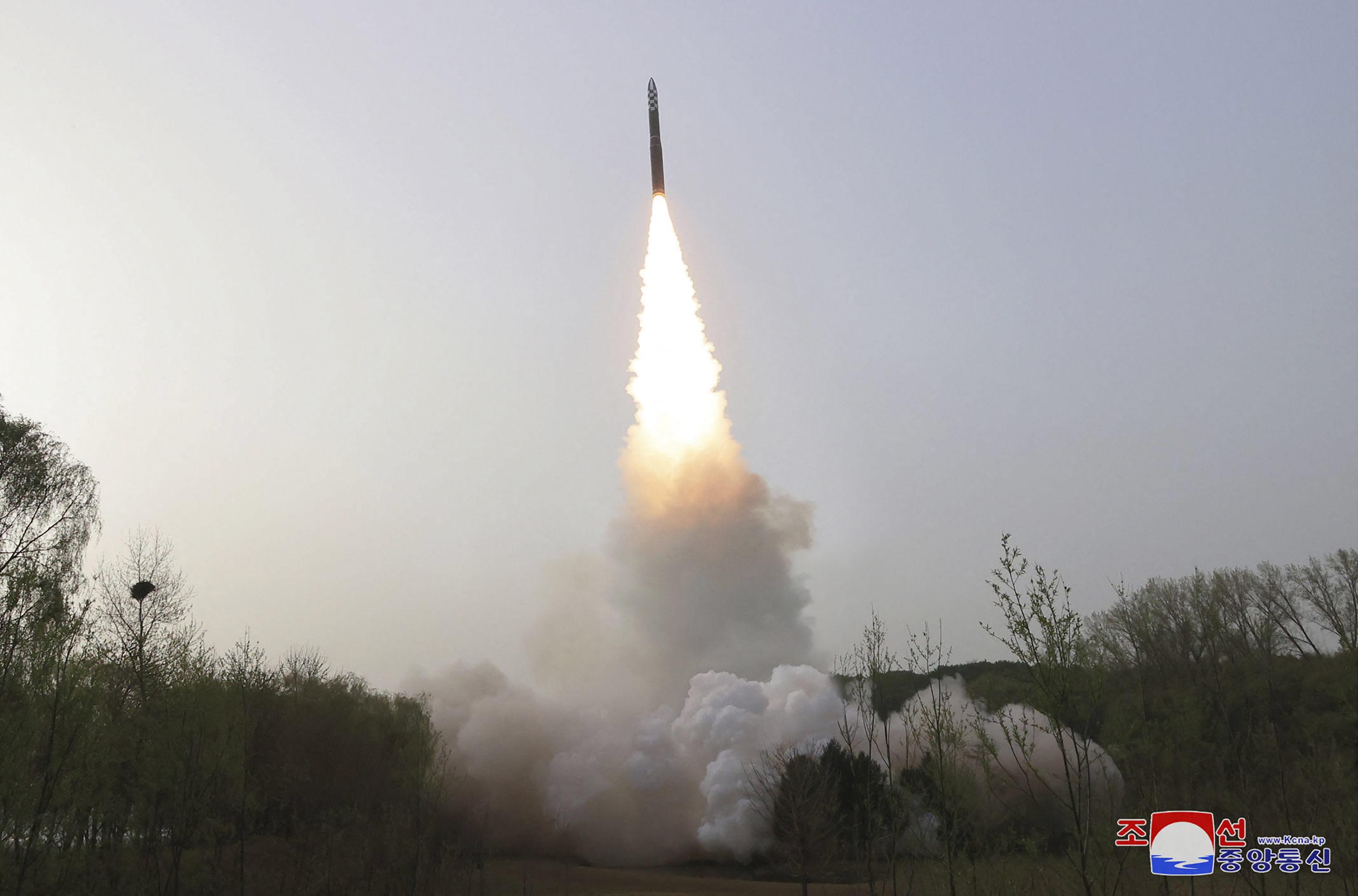 Peluncuran ICBM Hwasongpho-18 oleh Korut, Kamis (13/4).