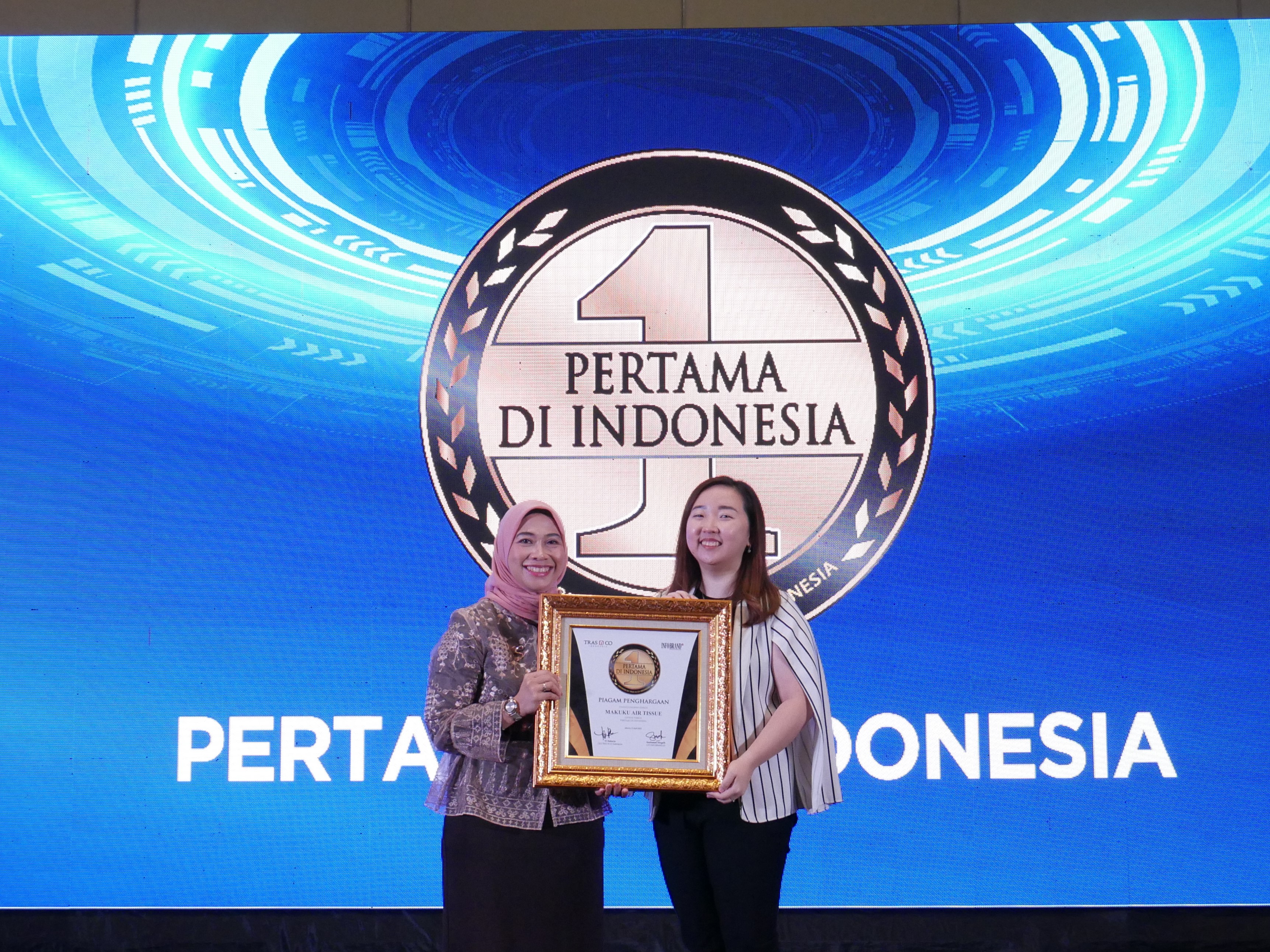 Penghargaan Inovasi Makuku Air Tissue: Pertama di Indonesia sebagai Lotion Tissue Pertama di Indonesia dari Infobrand.id pada 13 April 2023.