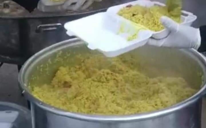 Bantuan makanan dari warga Padang berupa Nasi Mandhi, untuk penyintas gempa Turki.