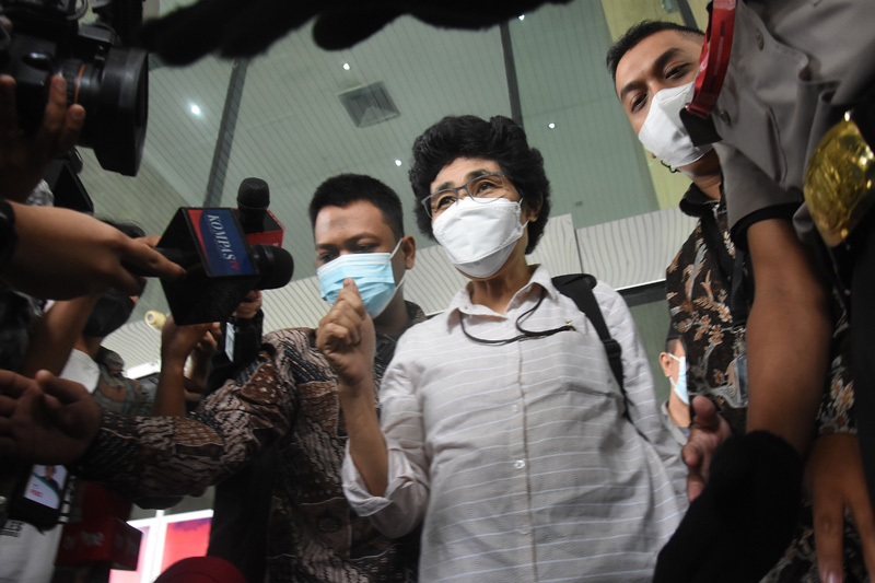 Albertina tidak mau ambil pusing tentang tudingan tidak profesional dalam menindalanjuti laporan terhadap pimpinan KPK.