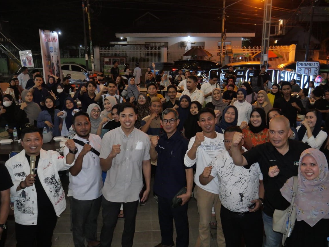 Muhamad Arief Rachmat Gobel diundang komunitas milenial sekaligus buka bersama di kafe Newbie di dekat Kampus Universitas Negeri Gorontalo. 