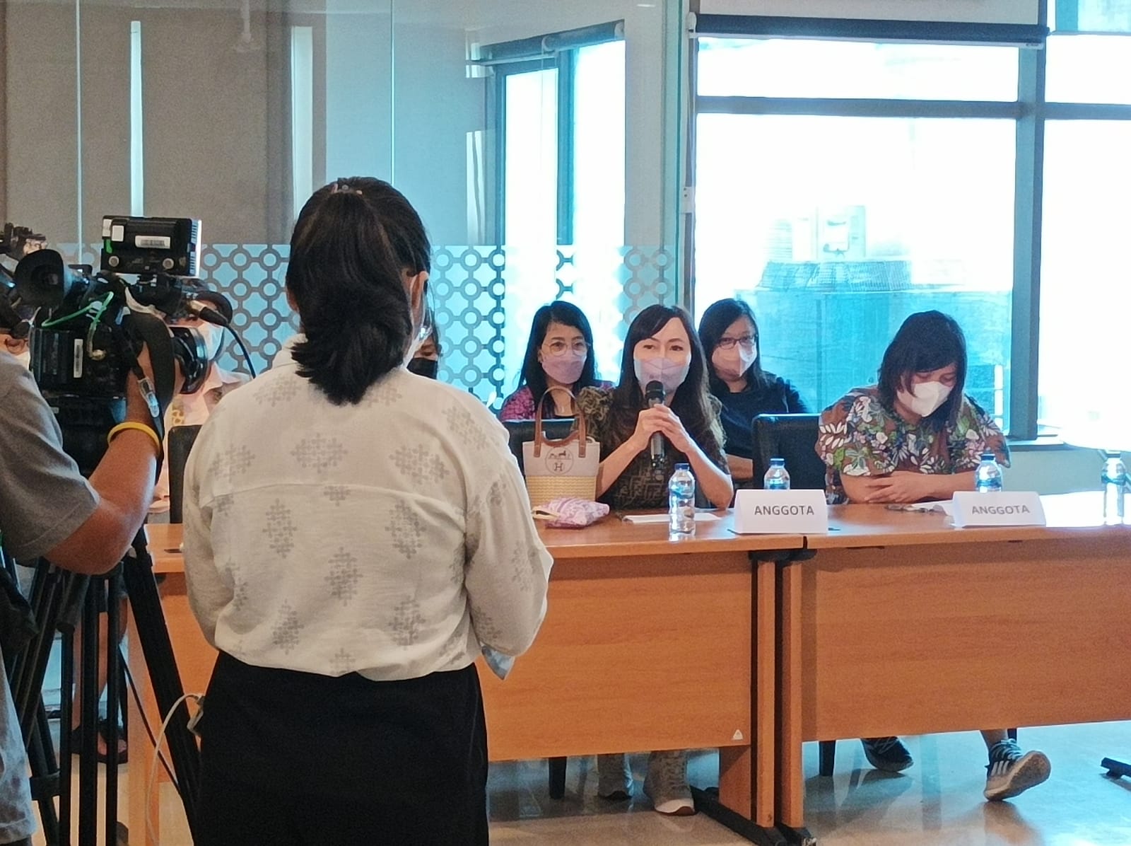 Anggota KSP Indosurya menyampaikan pendapatnya mengenai proses pembayaran kewajiban Indosurya