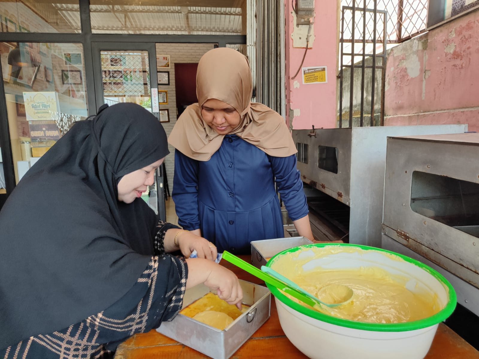 Pelaku UMKM pembuatan kue Lebaran di Palembang kebanjiran order