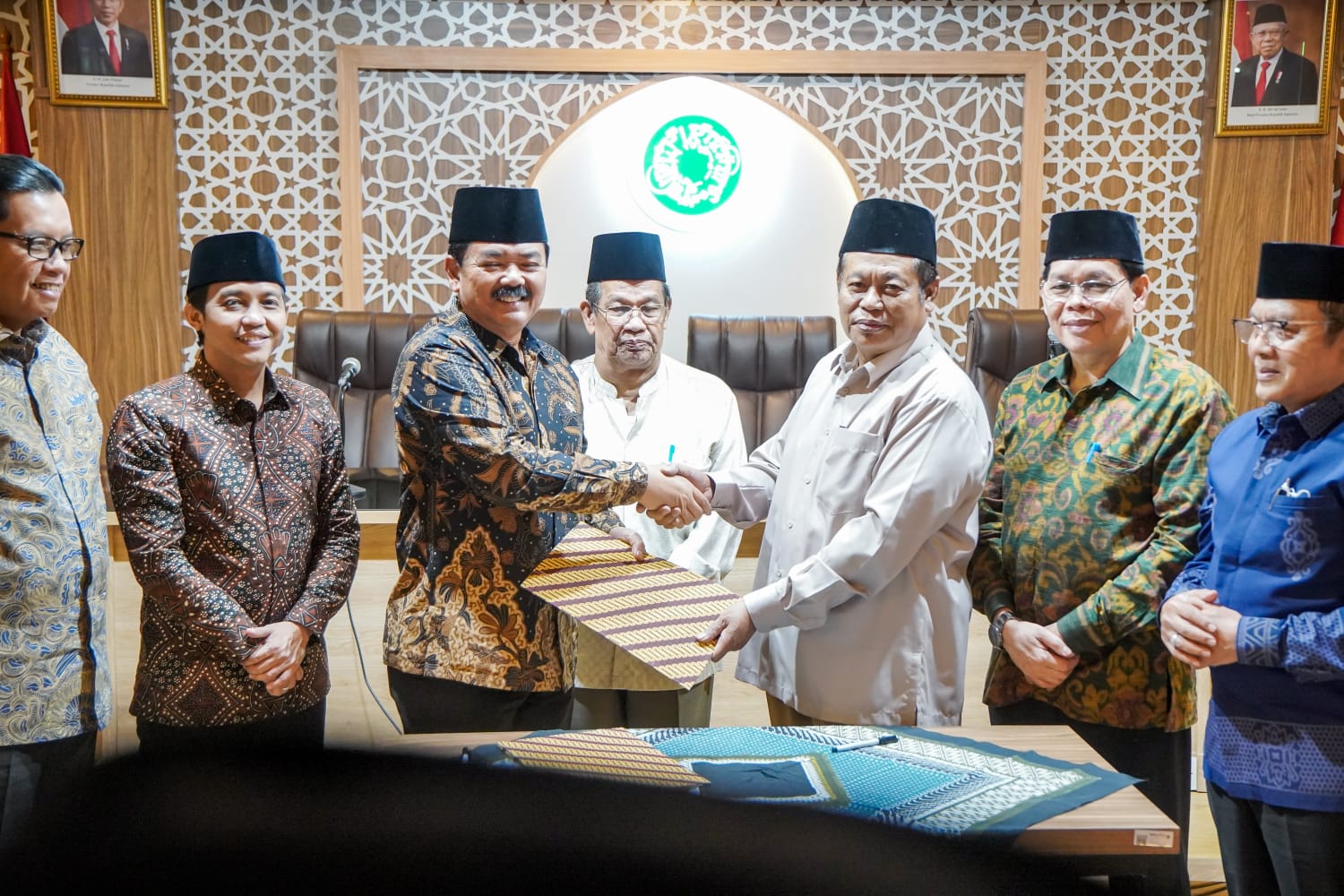 Menteri Agraria dan Tata Ruang/Badan Pertanahan Nasional (ATR/BPN) Hadi Tjahjanto didampingi Wakil Menteri, Raja Juli Antoni,