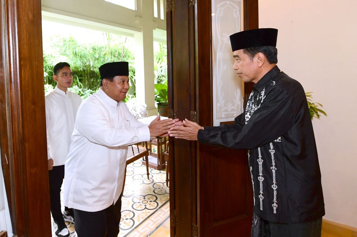 LSI Sebut Jokowi Ingin Duetkan Ganjar - Prabowo