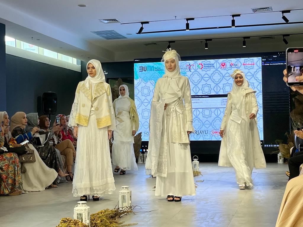 Acara Royal Raya Runway 2023 pada tanggal 16 Maret sampai dengan 2 Mei 2023 di Sarinah Departemen Store. Thamrin, Jakarta.