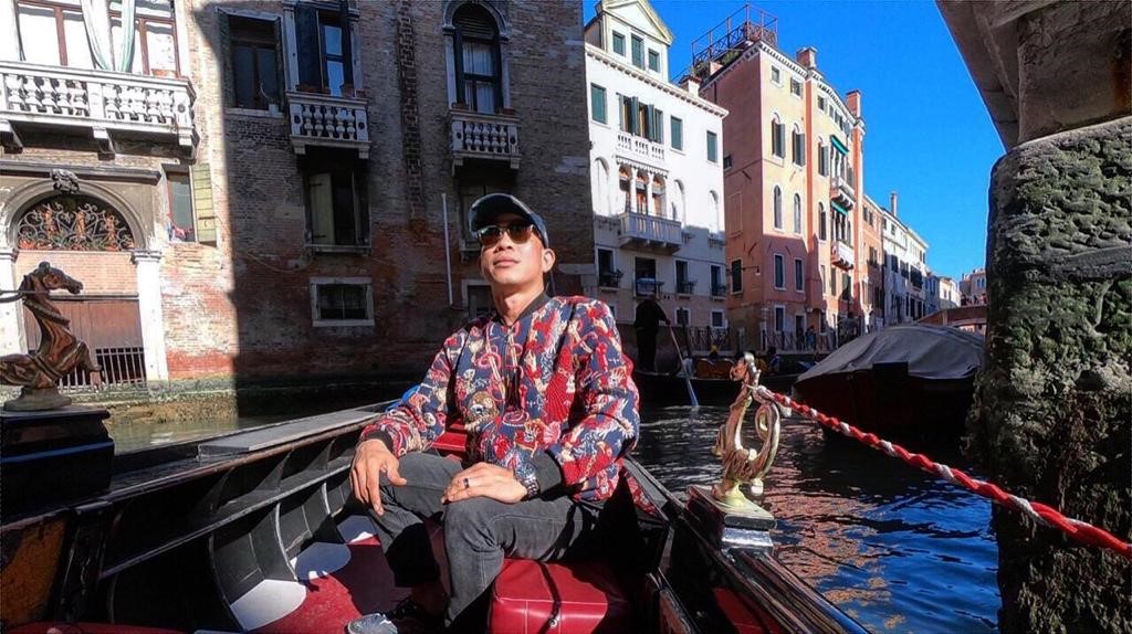 Henry Aritonang ketika traveling di Venice, Italia.