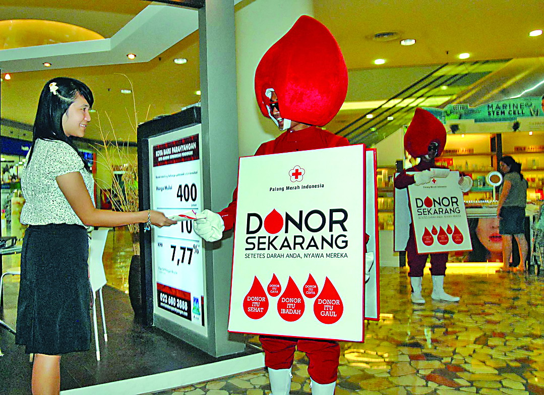 Ilustrasi kegiatan donor darah di pusat perbelanjaan