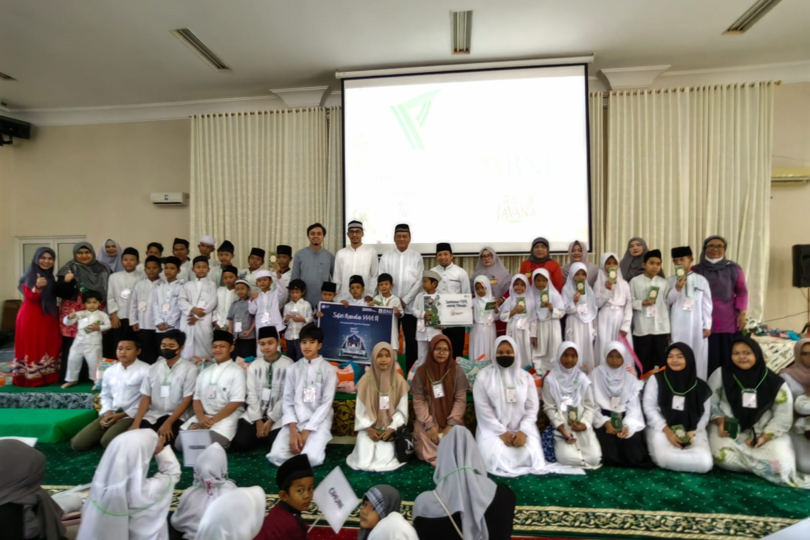 Santunan kepada anak-anak yatim, piatu, dan duafa menjadi acara puncak kegiatan Ramadan Muslimah Gading Serpong (MGS) di 1444 H.