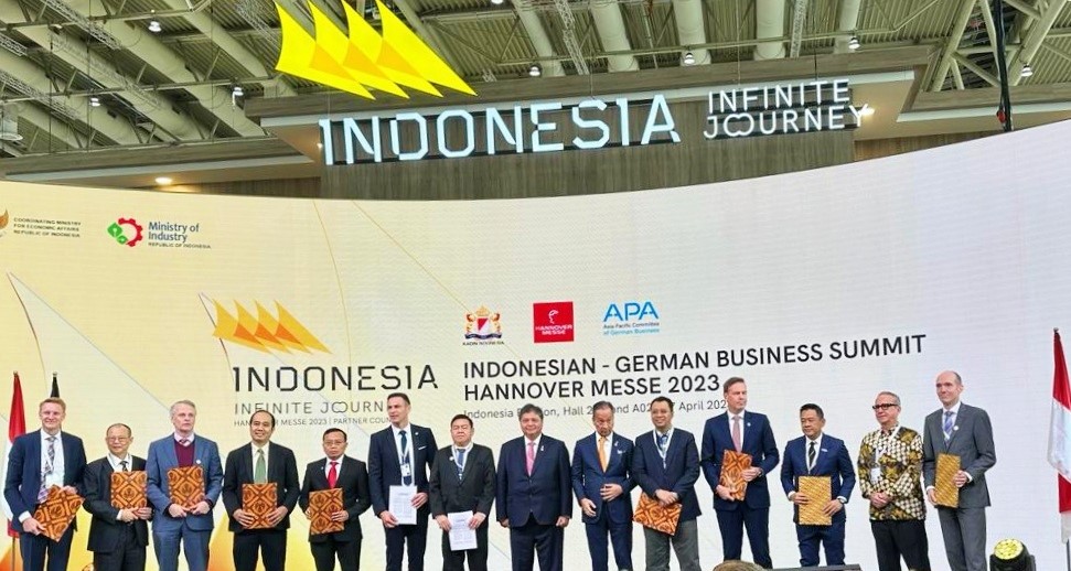 Penandatanganan kerja sama investasi antara KEK Kendal dan Hans Dinslage GmbH