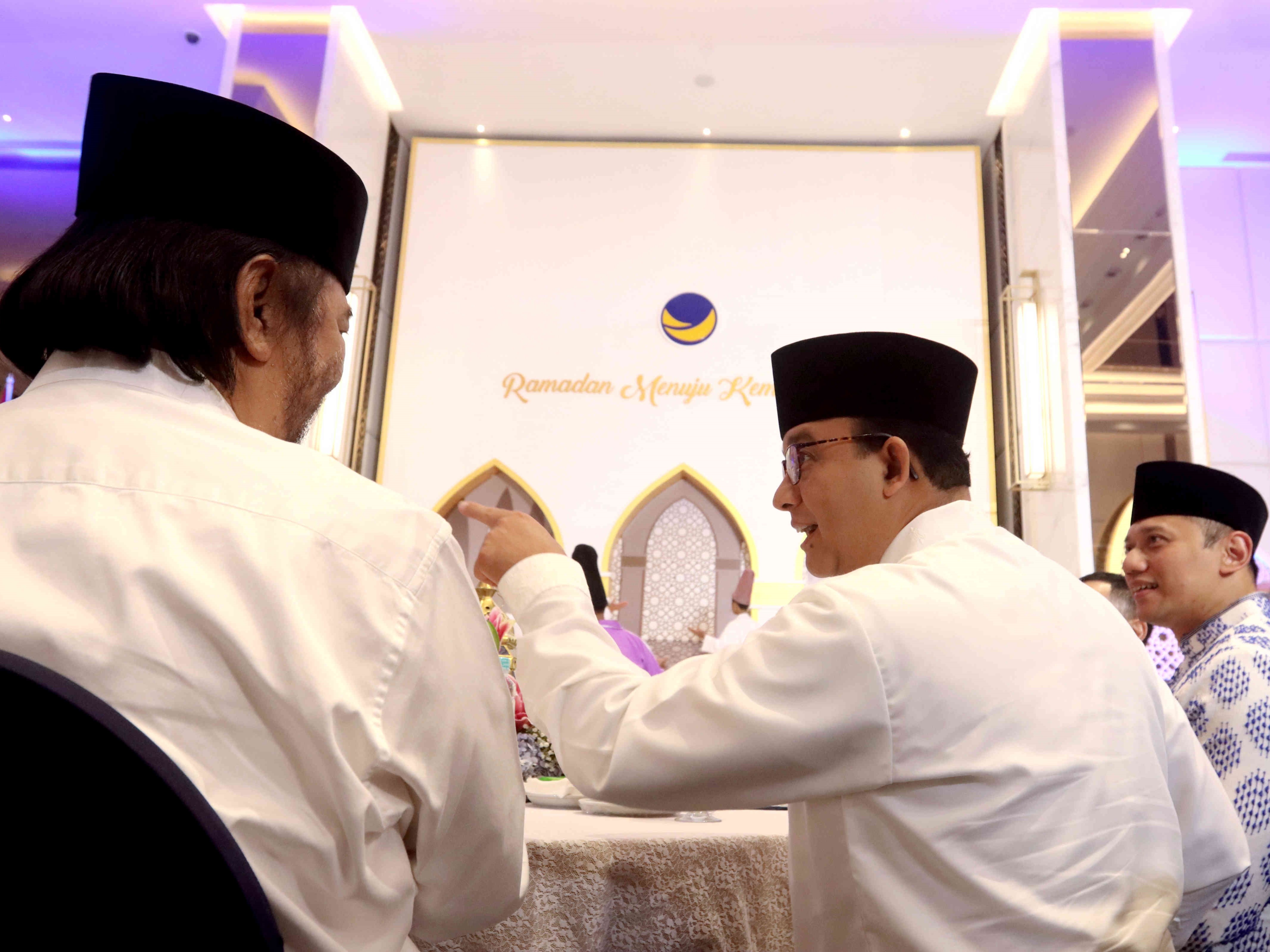 Ketua Umum Partai Nasdem Surya Paloh bersama Anies Baswedan dan Ketua Umum Demokrat AHY.