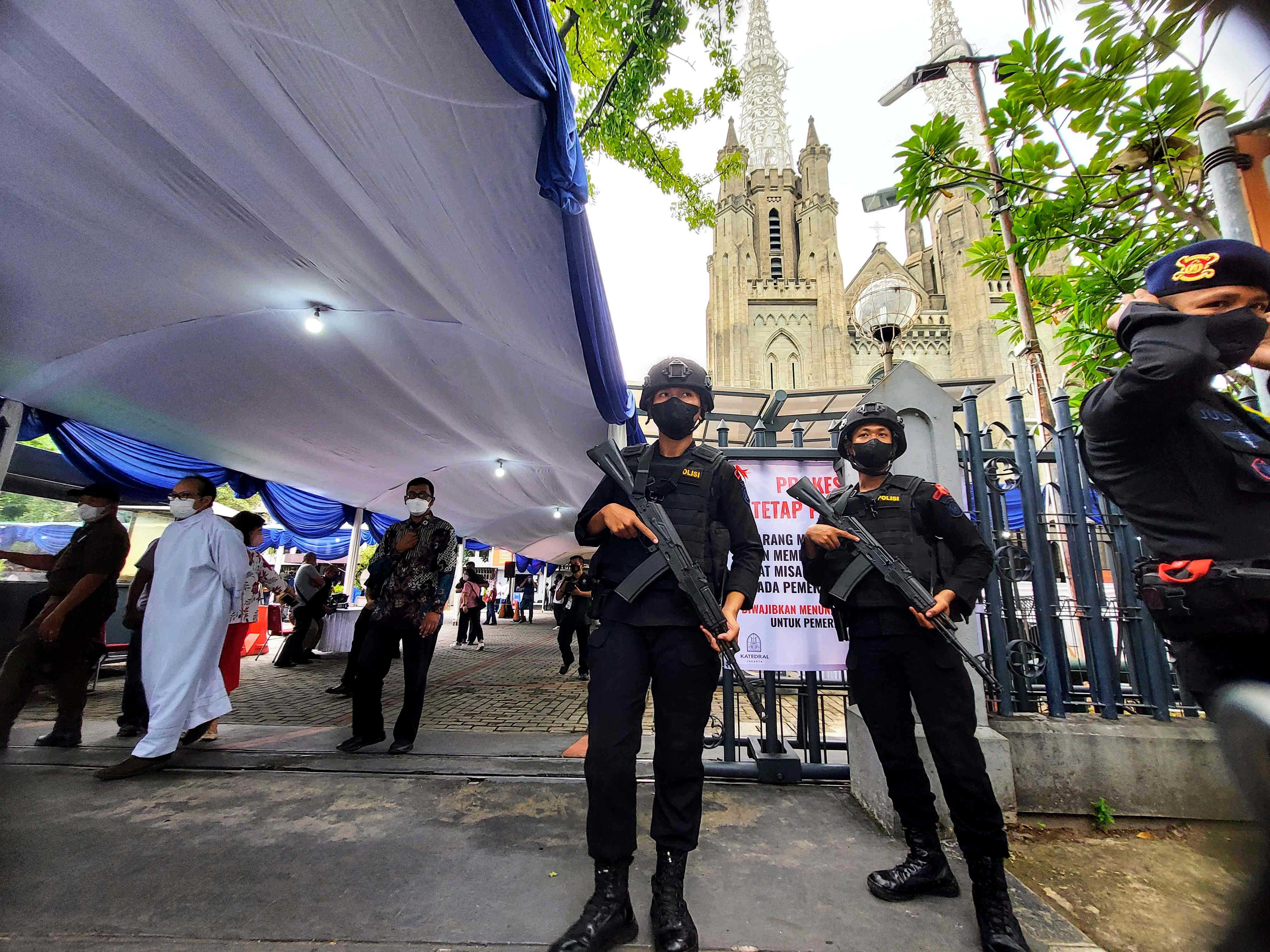 Ilustrasi pengamanan gereja