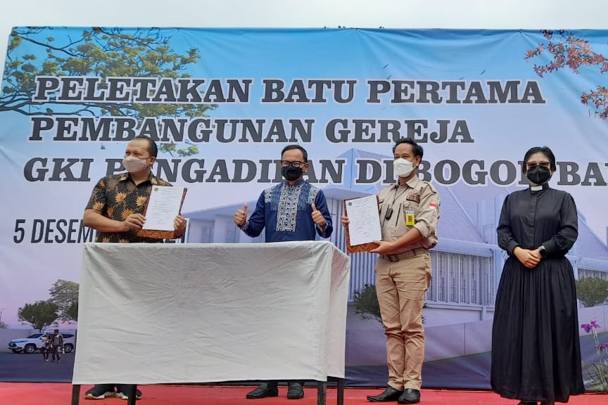 Wali Kota Bogor Bima Arya saat meresmikan peletakan batu pertama pembangunan Gereja GKI Yasmin pada 2021.