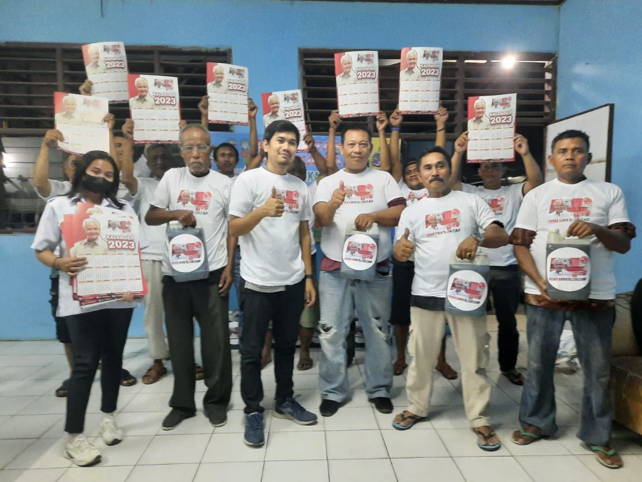 Komunitas Sopir Truk (KST) Dukung Ganjar menggelar bukber itu di Pangkalan Truk AT Logistik, Kecamatan Cengkareng, Jakarta Barat. 