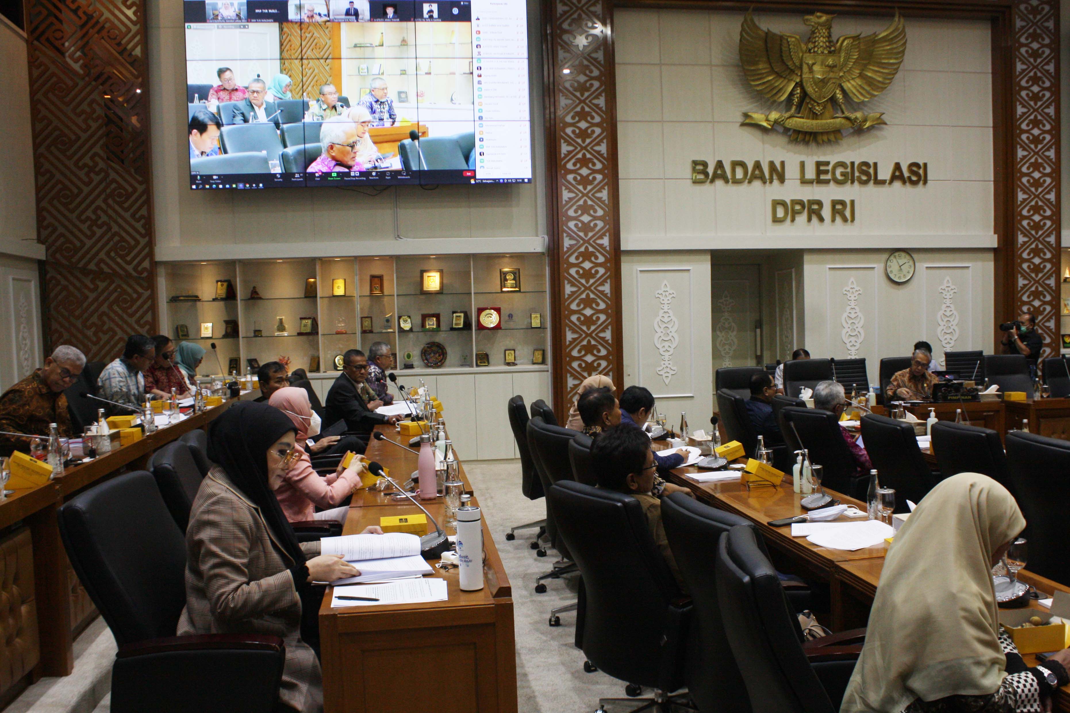 BALEG BAHAS RUU KESEHATAN: Suasana Rapat Pleno Baleg DPR membahas RUU Kesehatan Omnibus Law, di Kompleks Parlemen, Senayan Kamis (12/1)