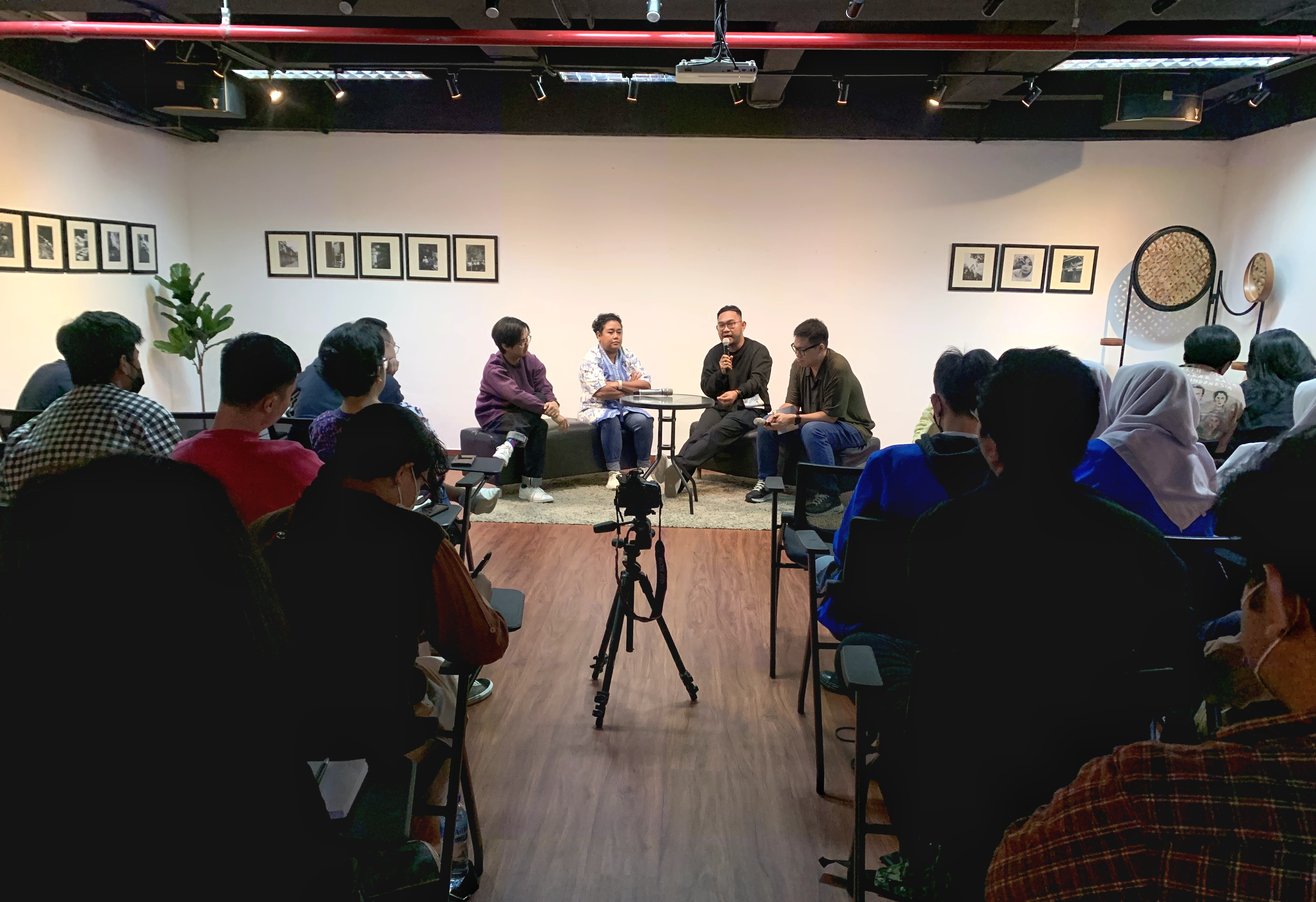 Suasana diskusi Designing Stories, Utilizing Design Thinking in Story Making di Jakarta, Selasa, (28/3).