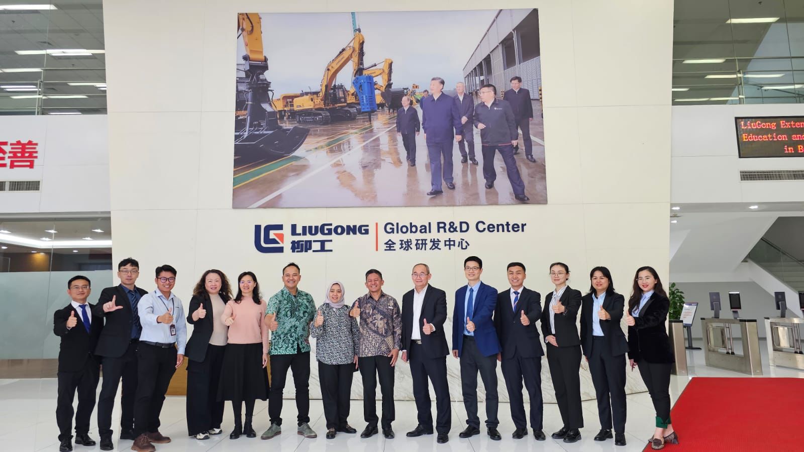 Kerja sama Liuzhou Vocational and Technology College yang merupakan mitra pendidikan LiuGong dengan Politeknik Negeri Jakarta.