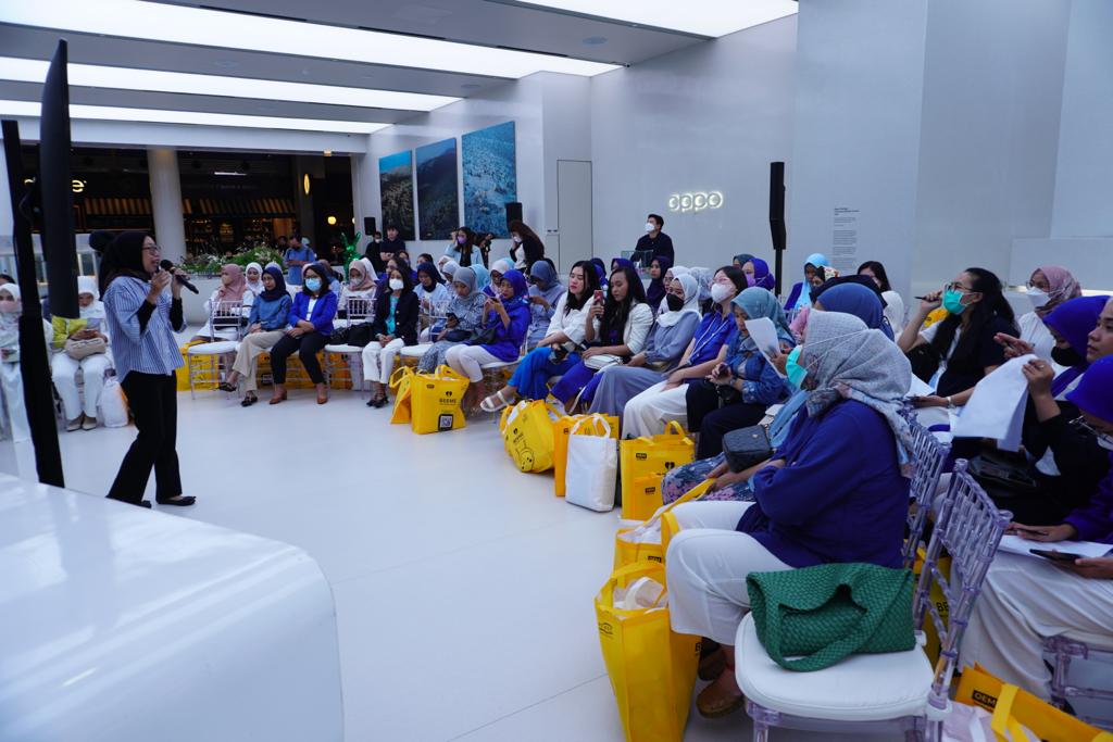 Acara gathering dengan tema “Intimate Mom’s Gathering” baru-baru ini di OPPO Gallery Gandaria City, Jakarta.