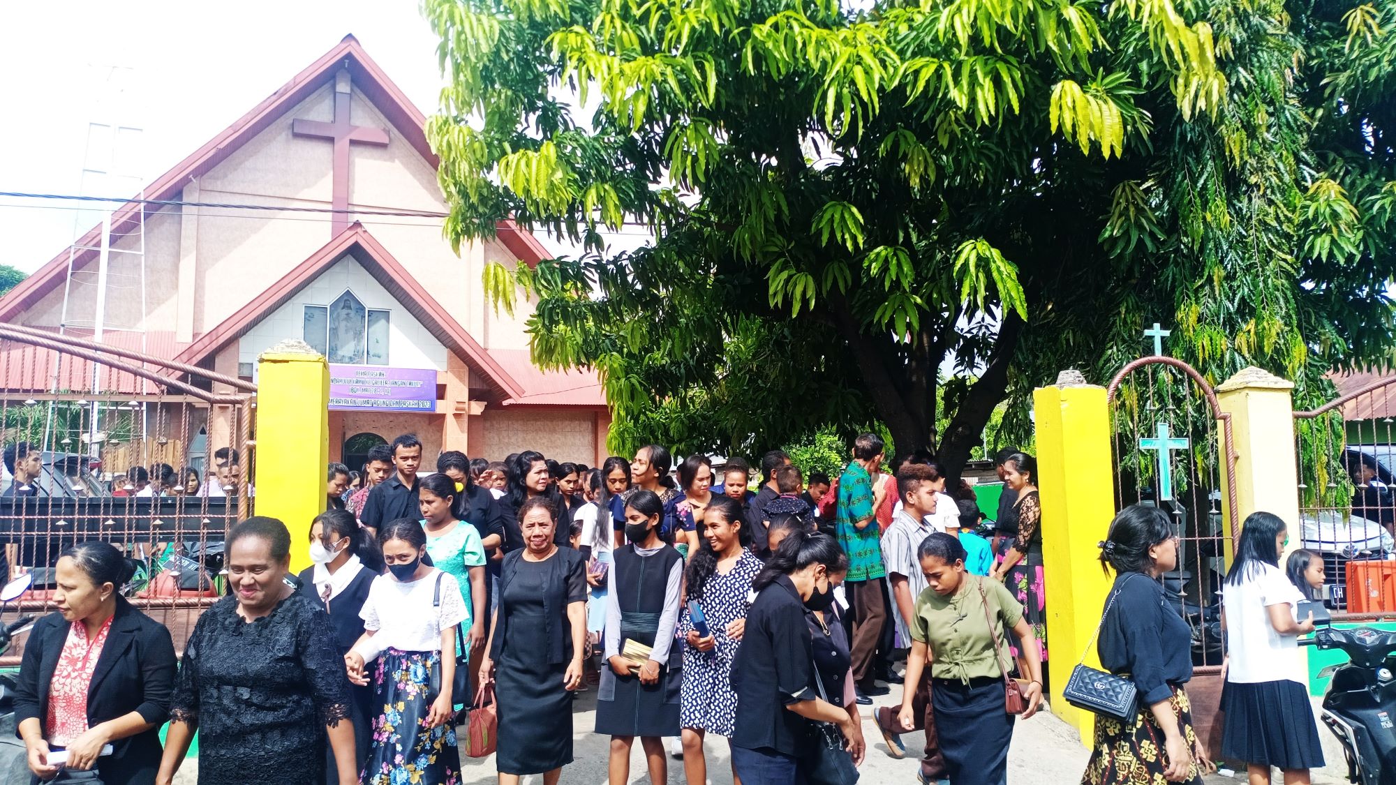 Peringatan Jumat Agung di Kupang, Nusa Tenggara Timur, berjalan aman