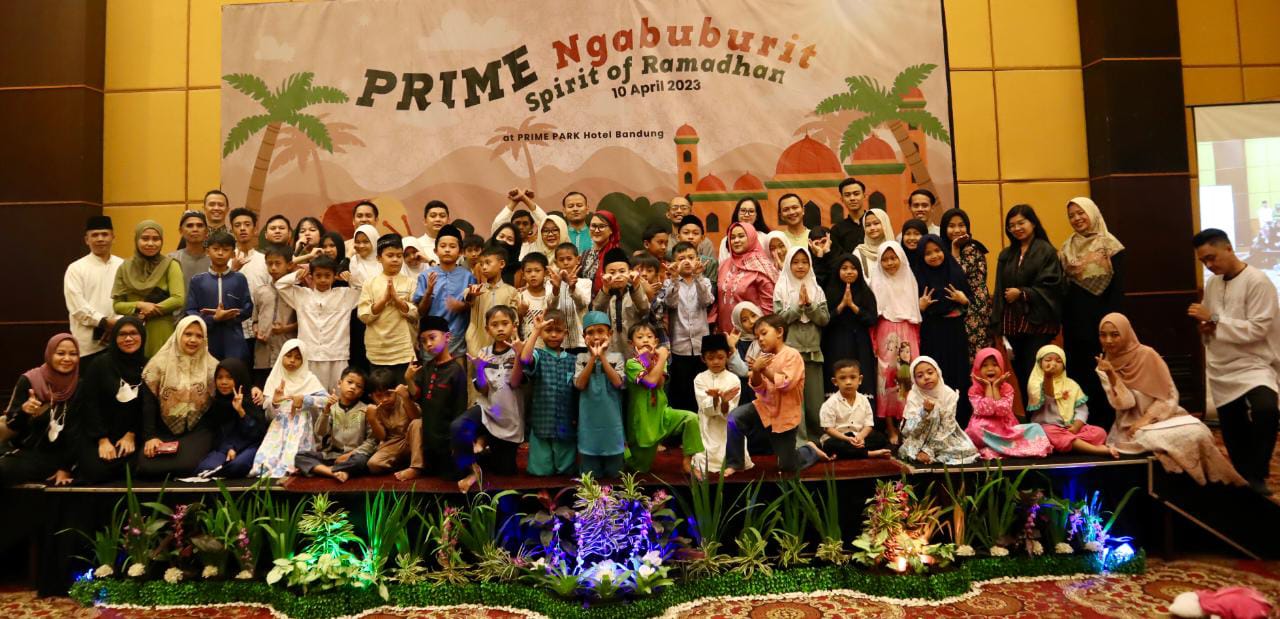Buka bersama Prime Park Hotel Bandung dengan warga sekitar 