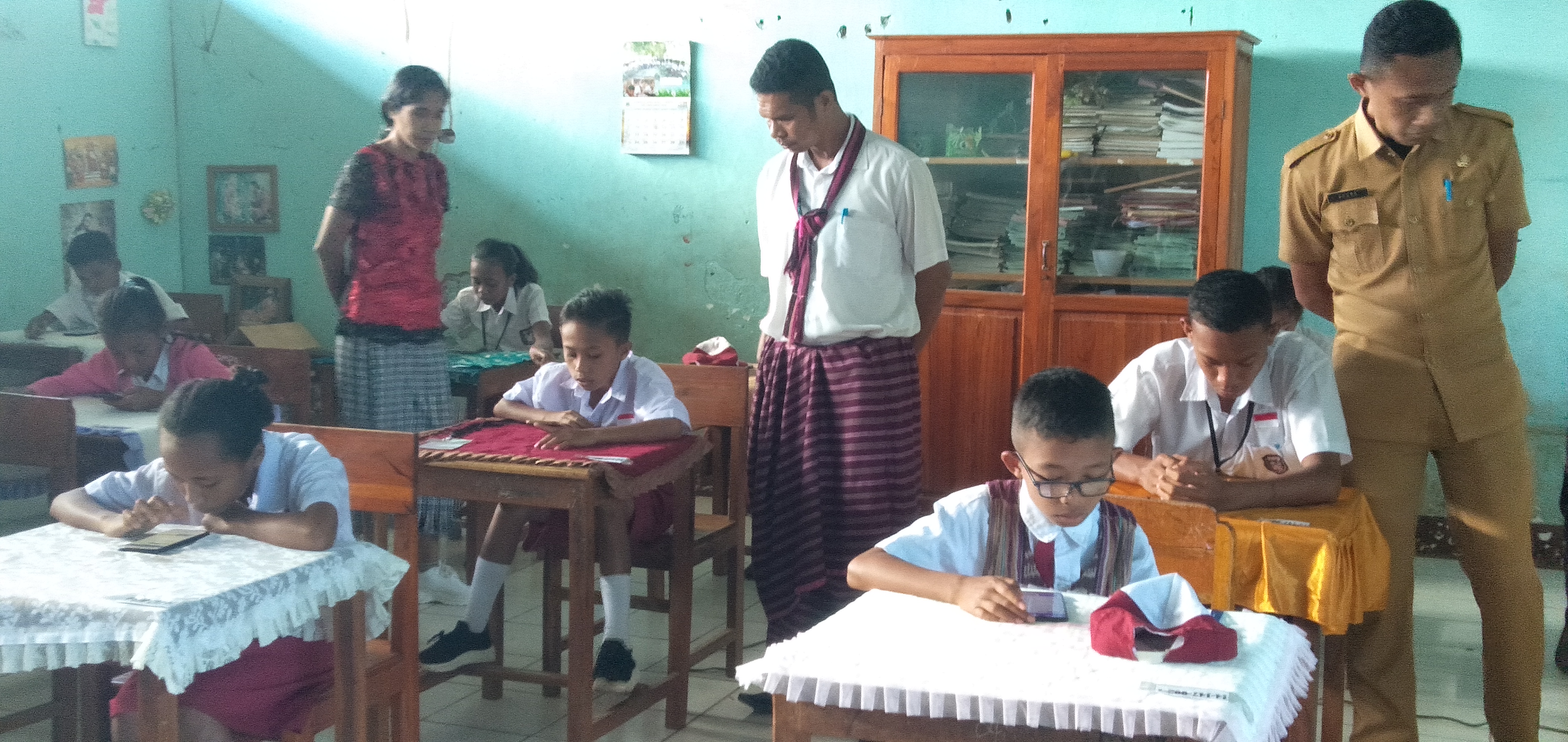 Ujian Sekolah Berbasis Digital di SD II Waikomo Lembata Berjalan Lancar