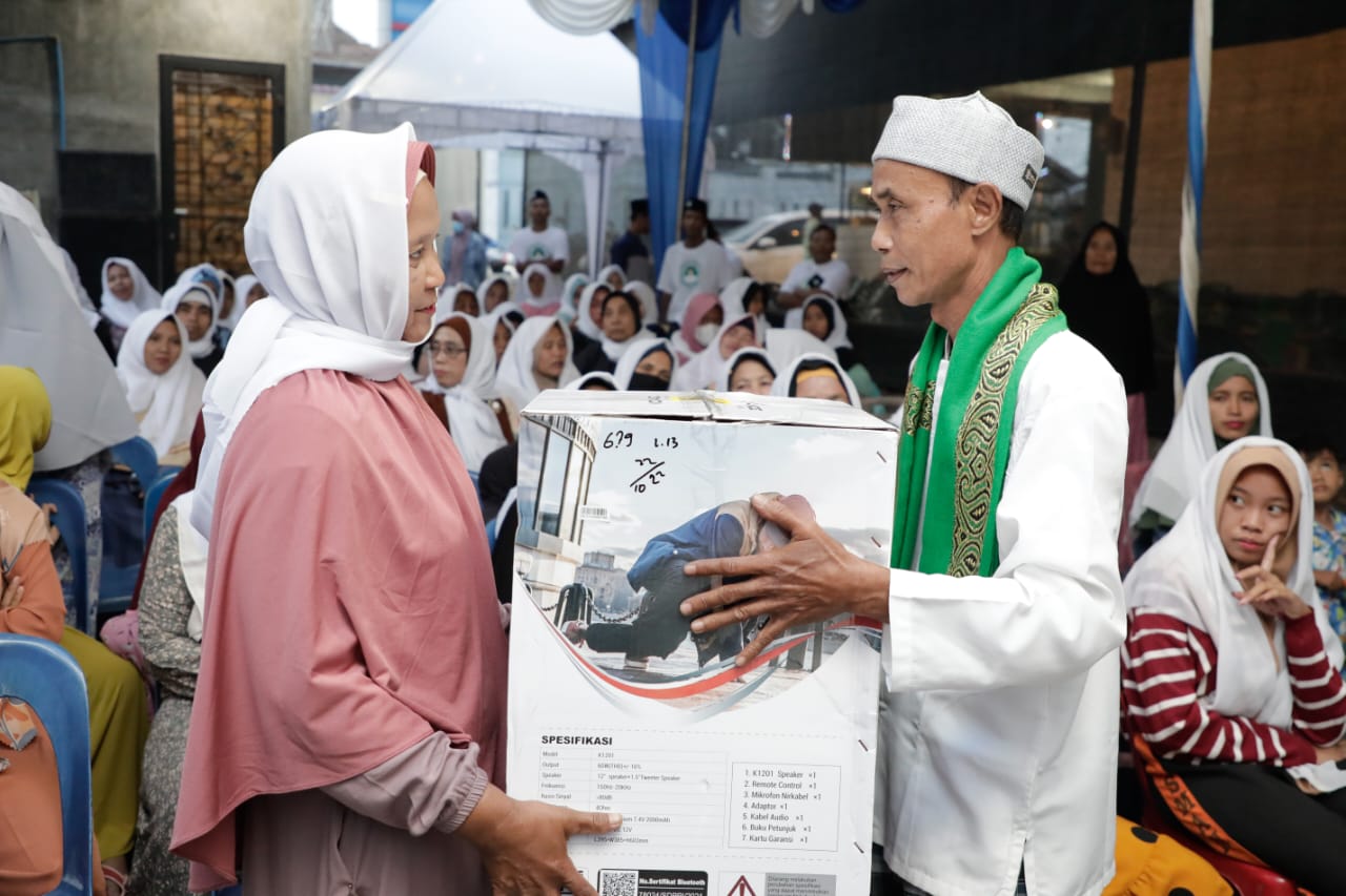 Perwakilan TGS Sumut berbagi takjil dan sumbangan di Deliserdang