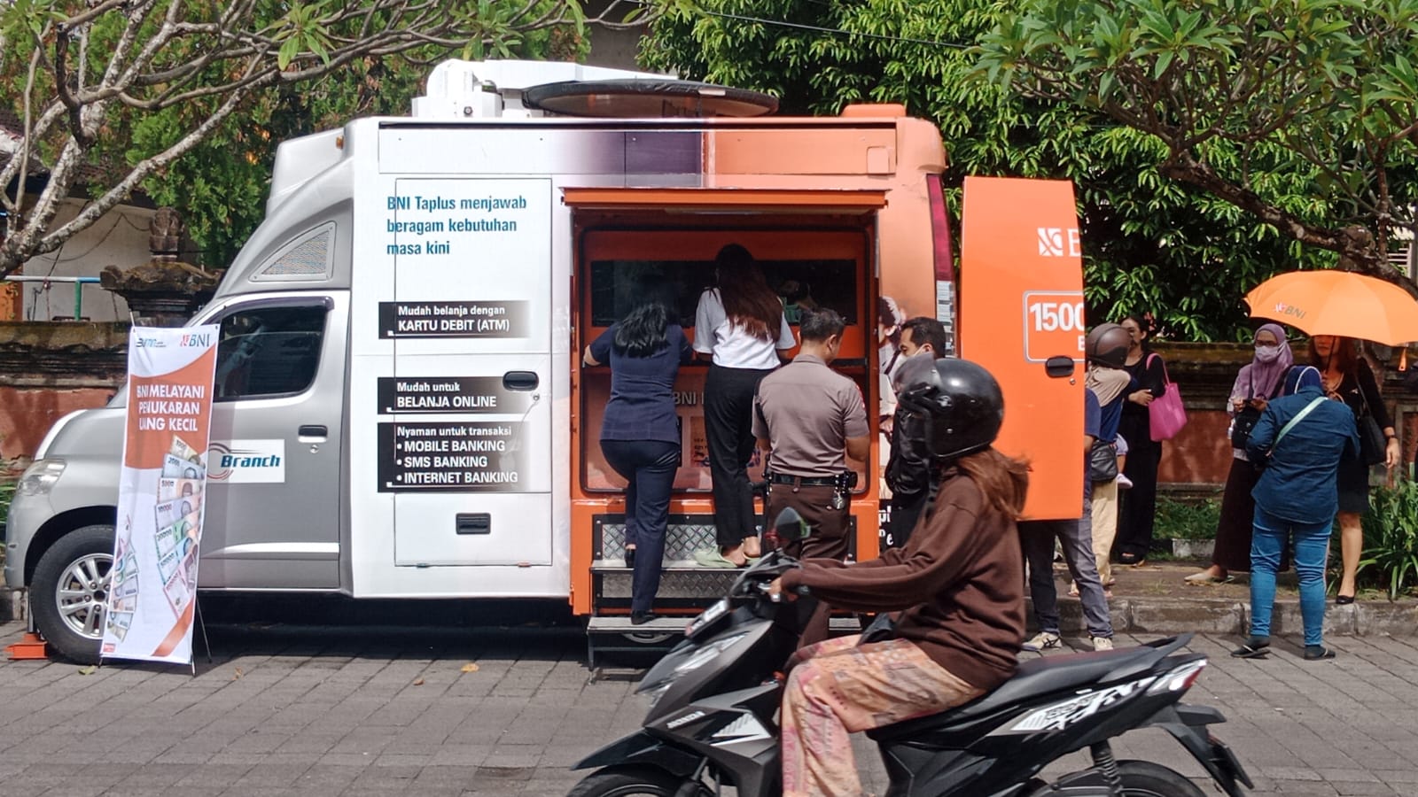Layanan Gerak BNI  siap layani masyarakat selama libur lebaran. 