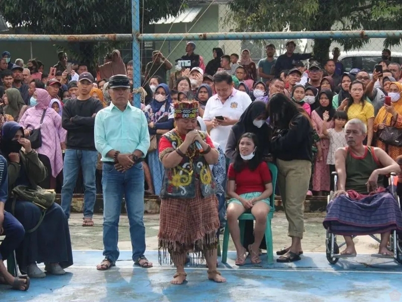 Pengobatan alternatif Ibu Ida Dayak.