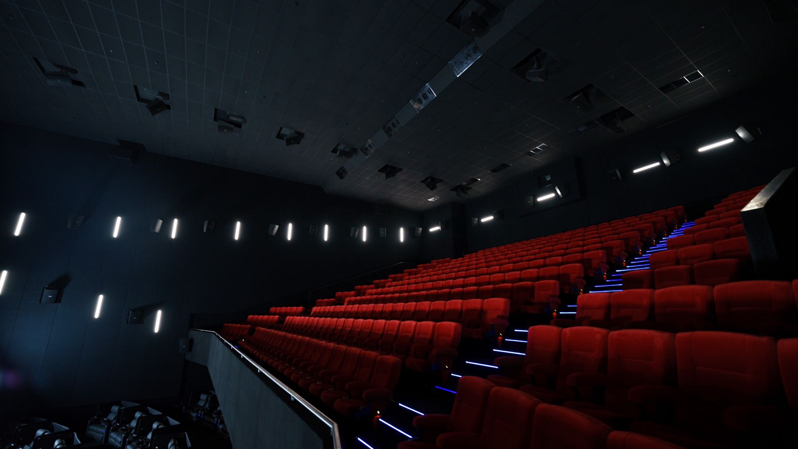 Sinema double deck dihadirkan Cinepolis Cinemas di mal Senayan Park. 