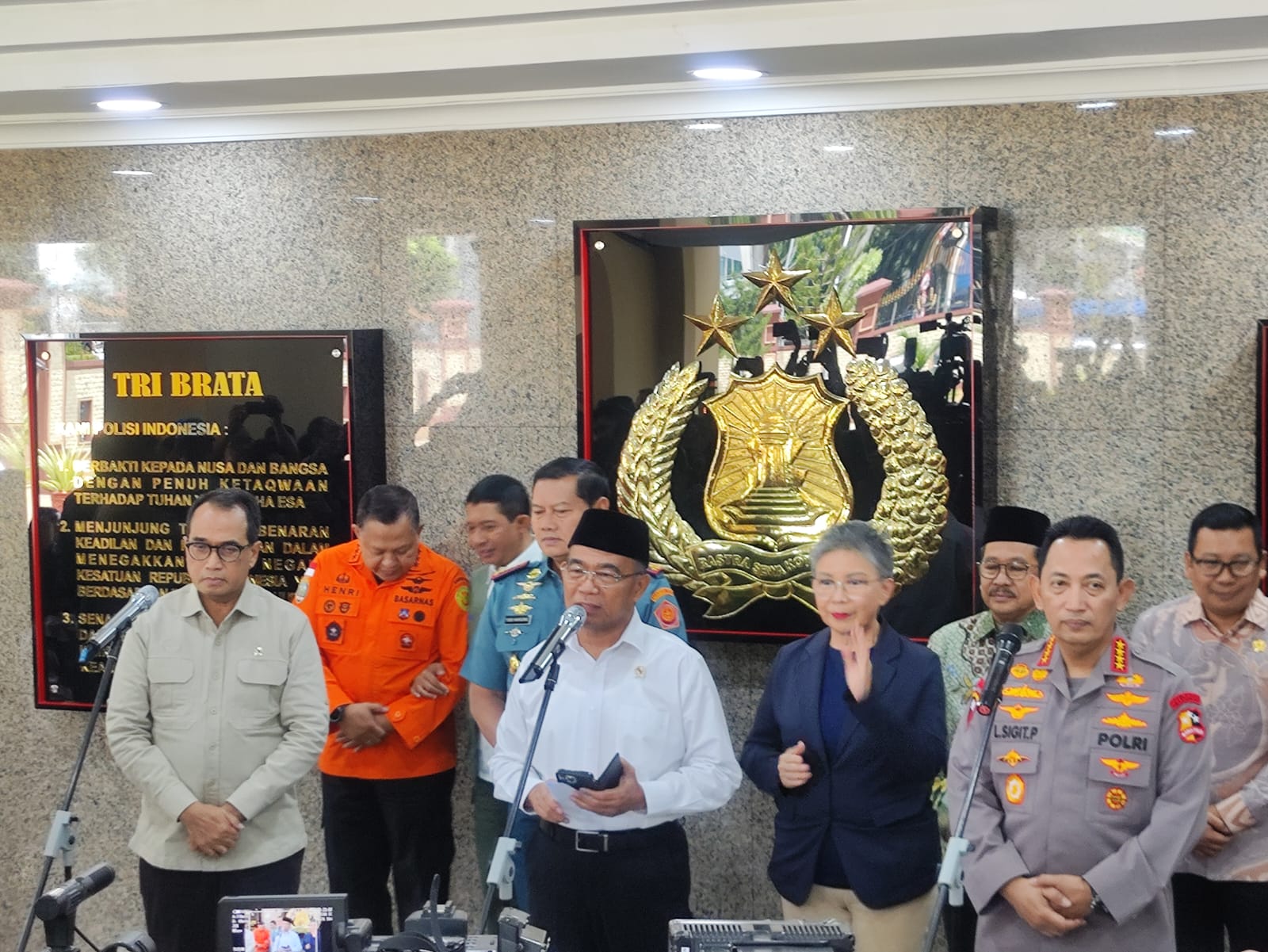 Konferensi Pers usai rapat koordinasiIdul Fitri 2023 di Mabes Polri, Jakarta, Kamis (6/4).