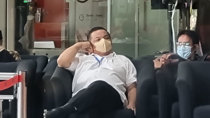 Sekda Riau Hariyanto memenuhi panggilan KPK