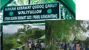 Makam Syeikh Sunan Rohmat Suci di Desa Lebak Agung, Kecamatan Karangpawitan, Kabupaten Garut, Jawa Barat.